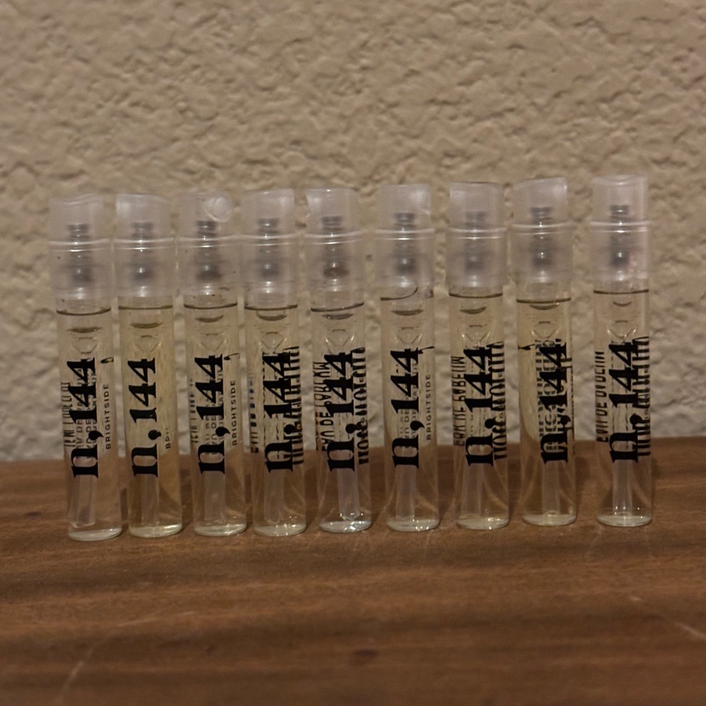NOTEWORTHY n,144 Parfum Spray
Lot of 9 - .05 oz. Each *Brand New*